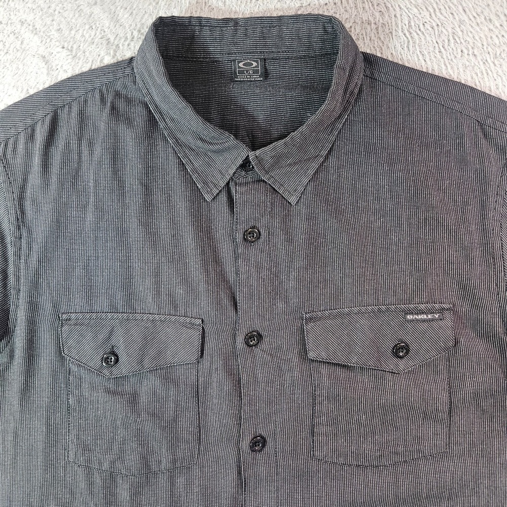 Oakley Shirt Men Large Button Up‎ Short Sleeve Black Pinstriped